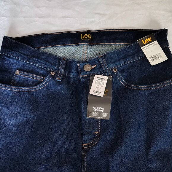 NWT Mens Lee Size 33x36 Color Denim Regular Straight Jeans - Picture 2 of 10